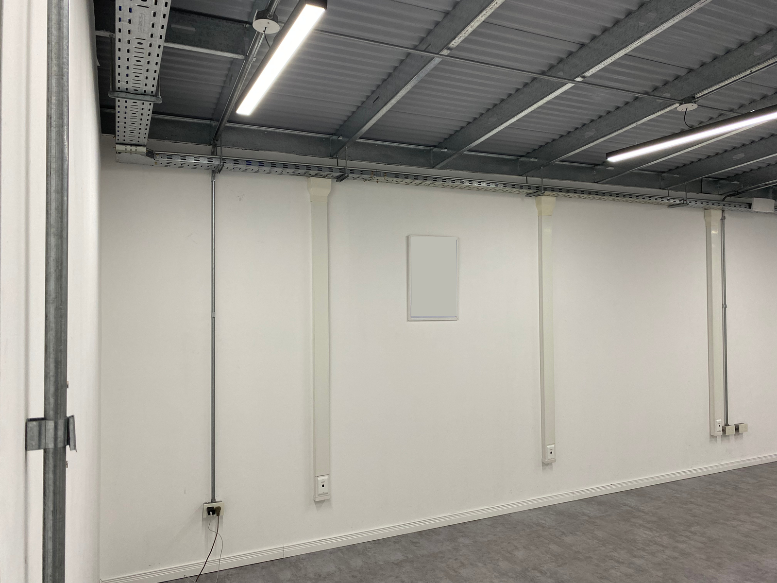 Bandejas portacables instaladas en entorno industrial